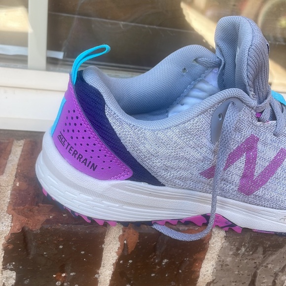 Like New New Balance All Terrain  Shoes! Size 7 - Picture 2 of 8